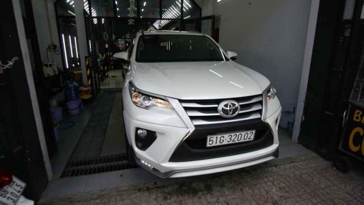 Toyota Fortuner thế hệ mới độ bodylip ấn tượng tại Việt Nam