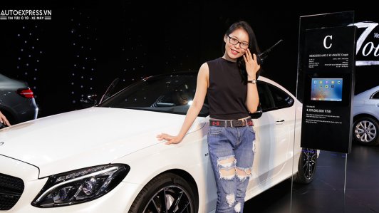 Một vòng quanh triển lãm lớn nhất năm 2017 của Mercedes-Benz Việt Nam tại Hà Nội [VIDEO]