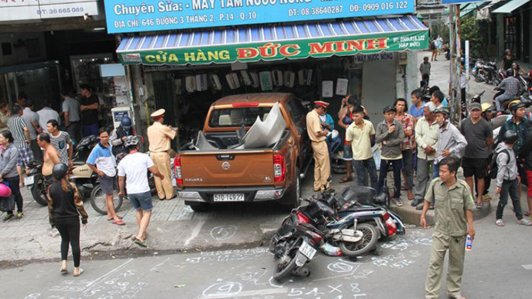 Kinh hoàng xe điên tông 8 phương tiện ở Sài Gòn: Tôi tưởng mình đã tàn phế
