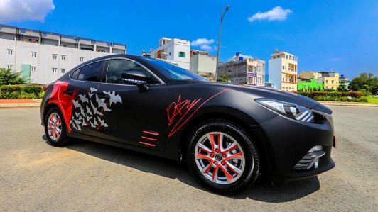 Mazda3 thêm tem Batman hầm hố giữa phố Sài thành