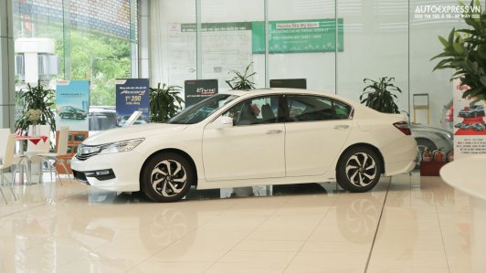 Cận cảnh Honda Accord vừa giảm sốc gần 200 triệu đồng đấu Toyota Camry tại Việt Nam