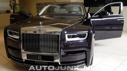 Cận cảnh xe siêu sang Rolls-Royce Phantom 2018 tại đại lý