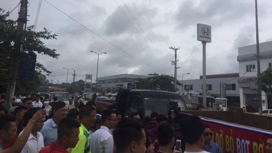 Hàng loạt ô tô diễu hành phản đối trạm BOT ở Thái Nguyên