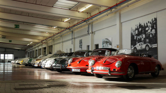 Đột nhập nhà kho bí mật chứa những chiếc Porsche siêu hiếm