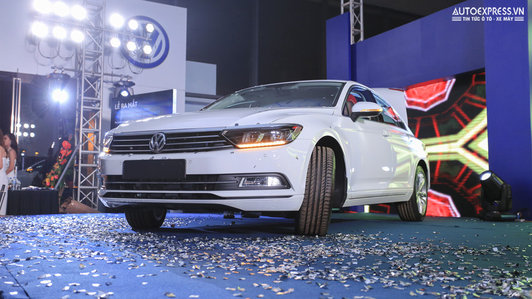 Đánh giá nhanh Volkswagen Passat Bluemotion 2017 giá từ 1,45 tỷ đồng [VIDEO]