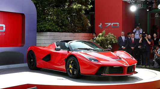 Chiêm ngưỡng siêu xe LaFerrari Aperta phiên bản 70 năm của Ferrari