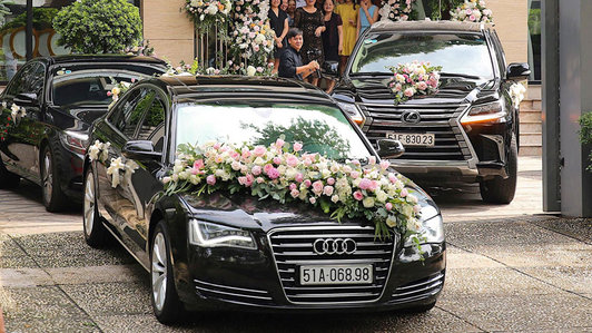 Cận cảnh dàn xe sang bạc tỷ trong lễ cưới hoa hậu Đặng Thu Thảo