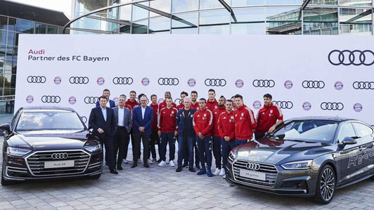 Các cầu thủ Bayern Munich nhận loạt xe mới do Audi tài trợ