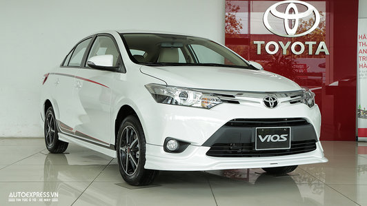 Toyota Vios lại giảm giá khủng, giá sát ngưỡng "kịch sàn"