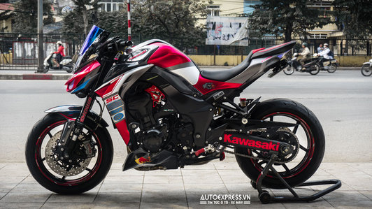 "Ông hoàng" Nakedbike Kawasaki Z1000 R lên đồ cực khủng trên phố Hà thành