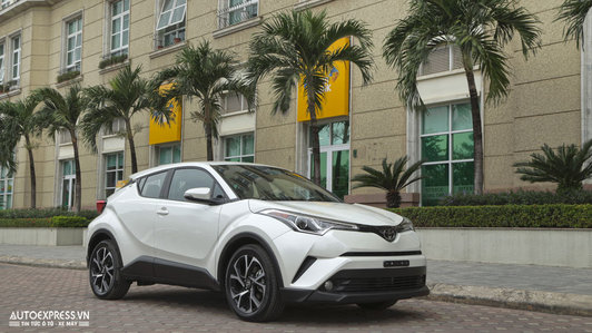Cận cảnh "của lạ" Toyota C-HR 2017 nhập Mỹ đầu tiên về Việt Nam