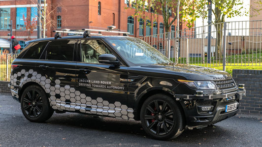 Jaguar Land Rover lần đầu thử nghiệm tính năng tự lái trên xe