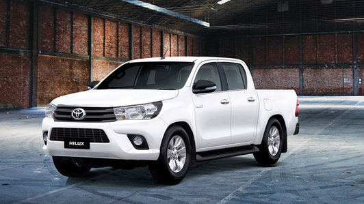 Toyota Hilux thêm bản mới mong cứu doanh số thảm hại