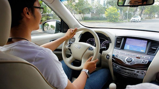 7 tư thế sai tài xế Việt có thể mắc khi lái xe