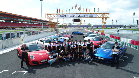 Cùng Porsche Việt Nam trải nghiệm đường đua “Porsche Racetrack Experience 2017”