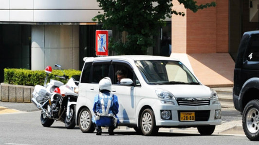 Cách xử phạt 'kỳ lạ' của cảnh sát giao thông Nhật