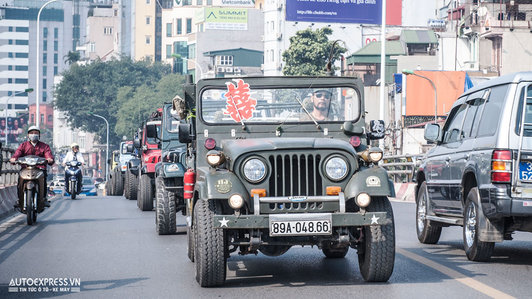 Dàn xe "lính chiến" Jeep số lượng lớn xuất hiện trong lễ cưới tại Hà Nội