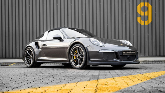 Porsche 911 Targa 4 GTS độ phong cách xe đua đường phố