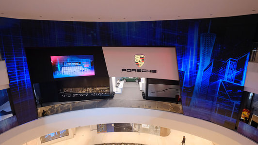 Khám phá Studio 460m2 vừa thành lập của Porsche