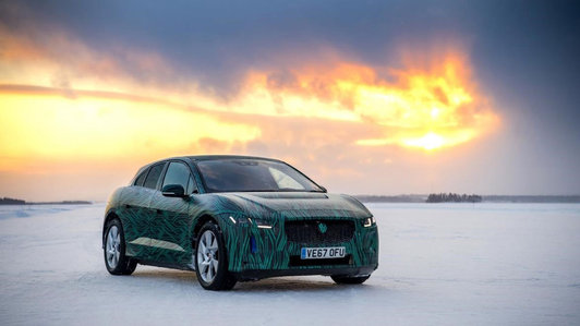 Xe điện Jaguar I-PACE chinh phục địa hình băng tuyết
