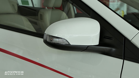 Có nên lắp gương chiếu hậu tự động cho xe ô tô?