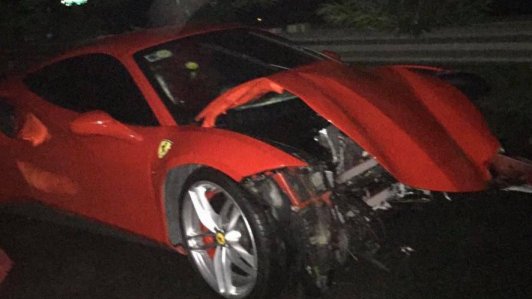 Siêu xe Ferrari 16 tỷ được cho là của Tuấn Hưng "nát đầu" ở Phú Thọ