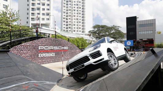 Trải nghiệm offroad với xe sang Porsche Cayenne thế hệ mới tại Sài Gòn