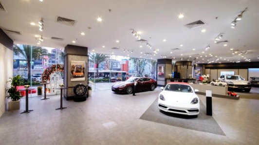 Porsche "khoe" không gian trưng bày xe mới tại Hà Nội
