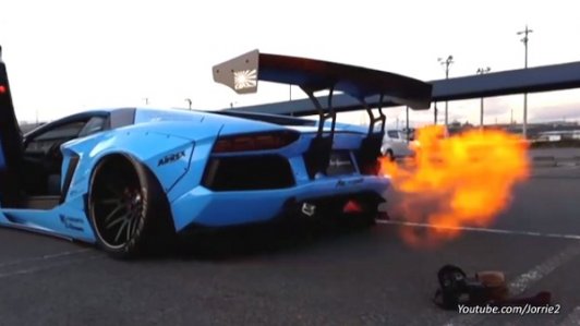 Lamborghini Aventador độ độc “khạc” lửa