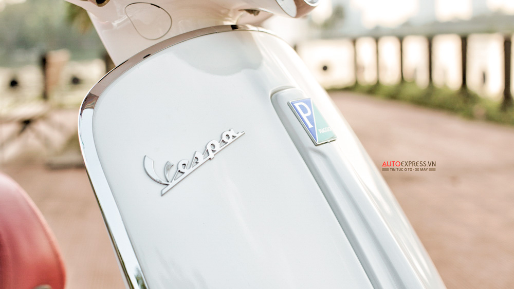 Xe Piaggio Vespa Primavera ABS có viền kim loại sang trọng.