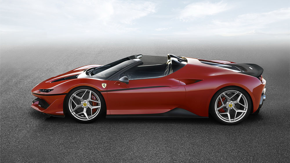 Kính xe có thiết kế đặc biệt của xe Ferrari J50