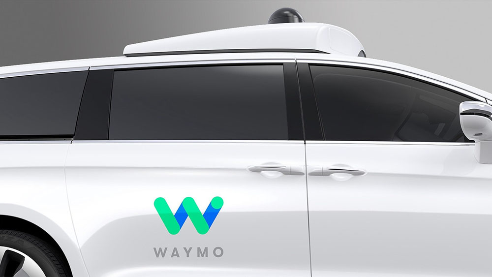 Hông xe Chrysler Pacifica Hybrid của Waymo