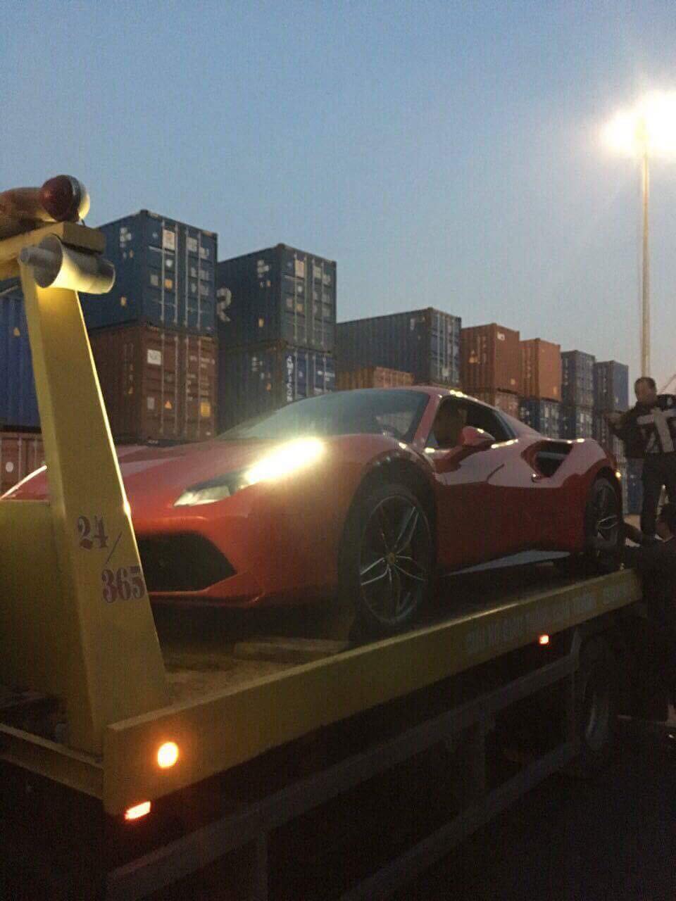 Ferrari 488 Spider được vận chuyển
