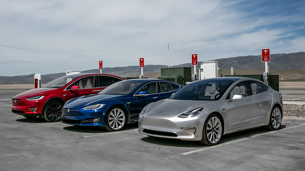 Xe Tesla an toàn gấp 10 lần ô tô thông thường