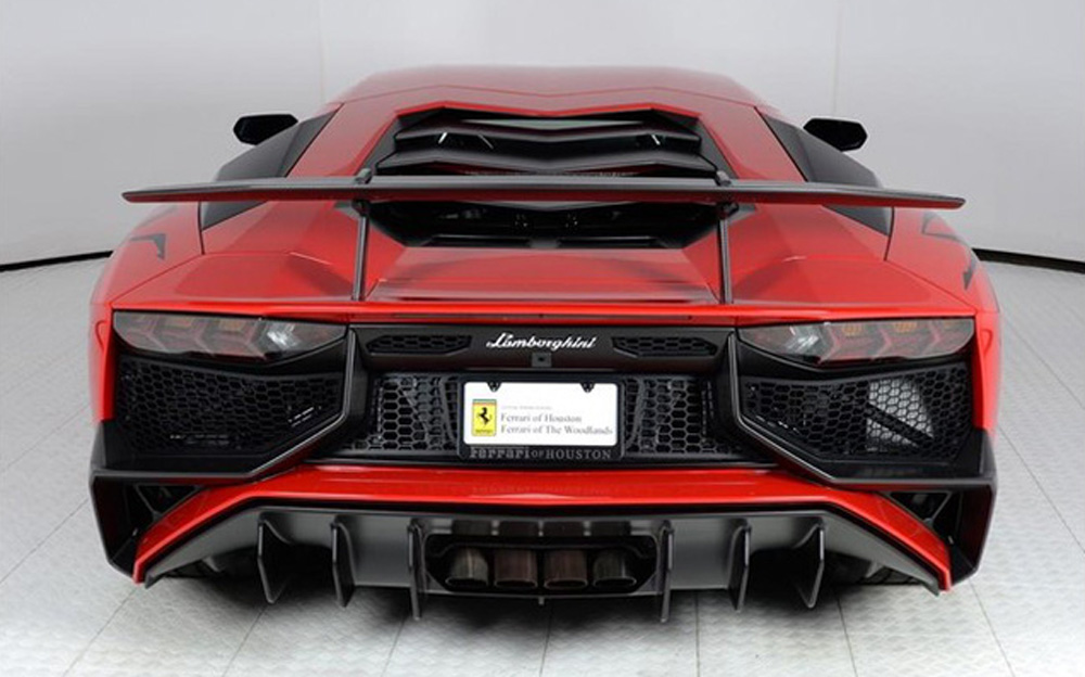 Lamborghini Aventador SV có cánh gió cỡ lớn giúp tăng khả năng khí động học cho xe