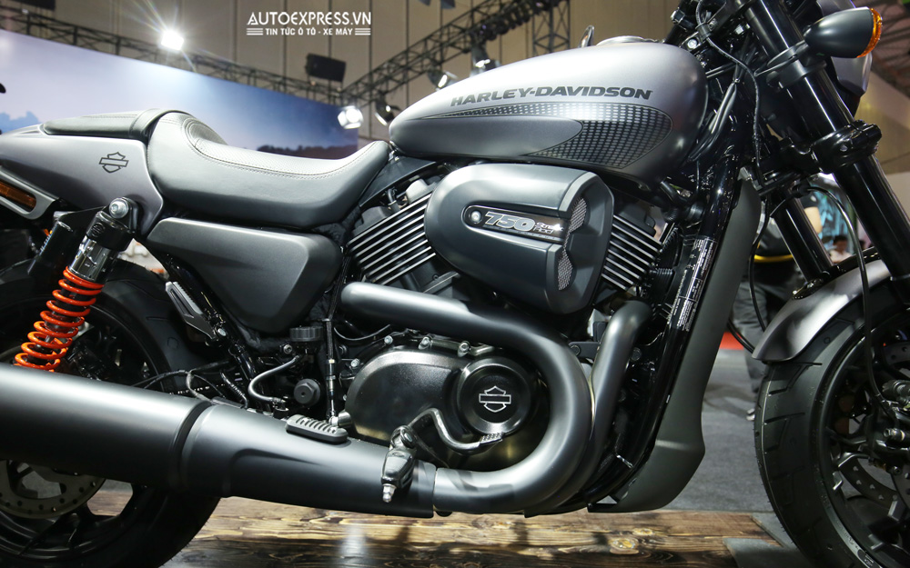 Harley-Davidson Street Rod 750 trang bị động cơ V-twin 749 phân khối, làm mát bằng dung dịch, dung tích 750 phân khối