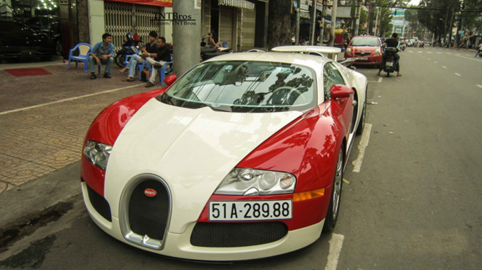 Việt Nam từng có một chiếc Bugatti Veyron của minh Nhựa
