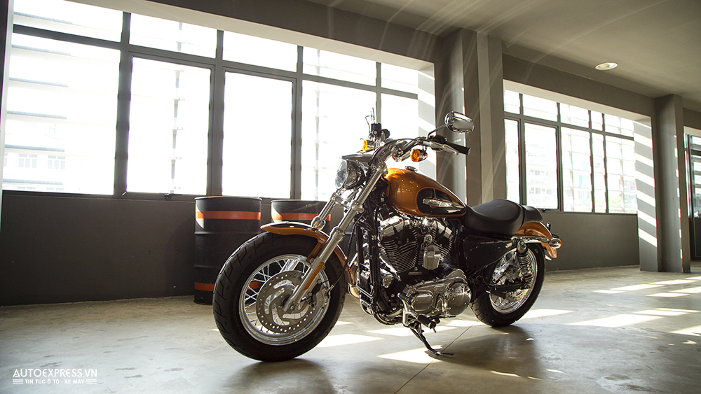 Xe Harley Davidson 1200 Custom với vẻ cá tính đích thực.