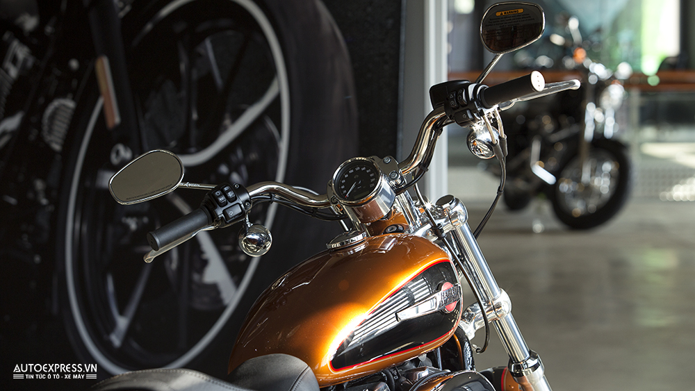 Bình săng xe Harley Davidson 1200 Custom.