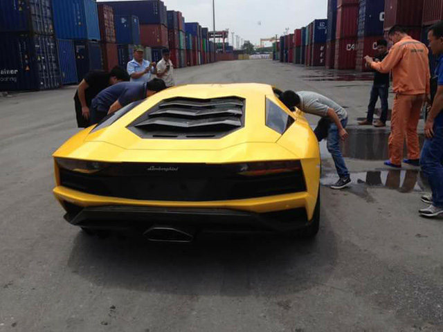 Tại thị trường Việt Nam, Lamborghini Aventador S có giá bán ước tính 38 tỷ Đồng.