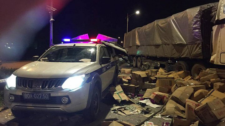 Xe tải chặn đầu container gây tai nạn trên cao tốc Hà Nội - Bắc Giang