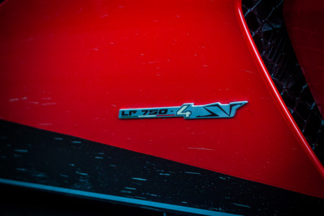 Minh nhựa lái Lamborghini Aventador SV giá 35 tỉ đồng dạo phố hình 10.