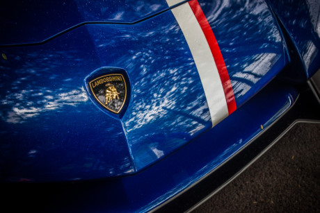 Minh nhựa lái Lamborghini Aventador SV giá 35 tỉ đồng dạo phố hình 3.