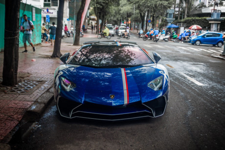 Minh nhựa lái Lamborghini Aventador SV giá 35 tỉ đồng dạo phố hình 5.