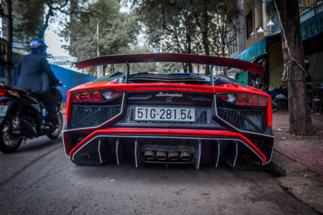 Minh nhựa lái Lamborghini Aventador SV giá 35 tỉ đồng dạo phố hình 7.