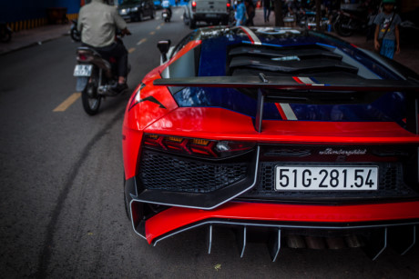Minh nhựa lái Lamborghini Aventador SV giá 35 tỉ đồng dạo phố hình 8.