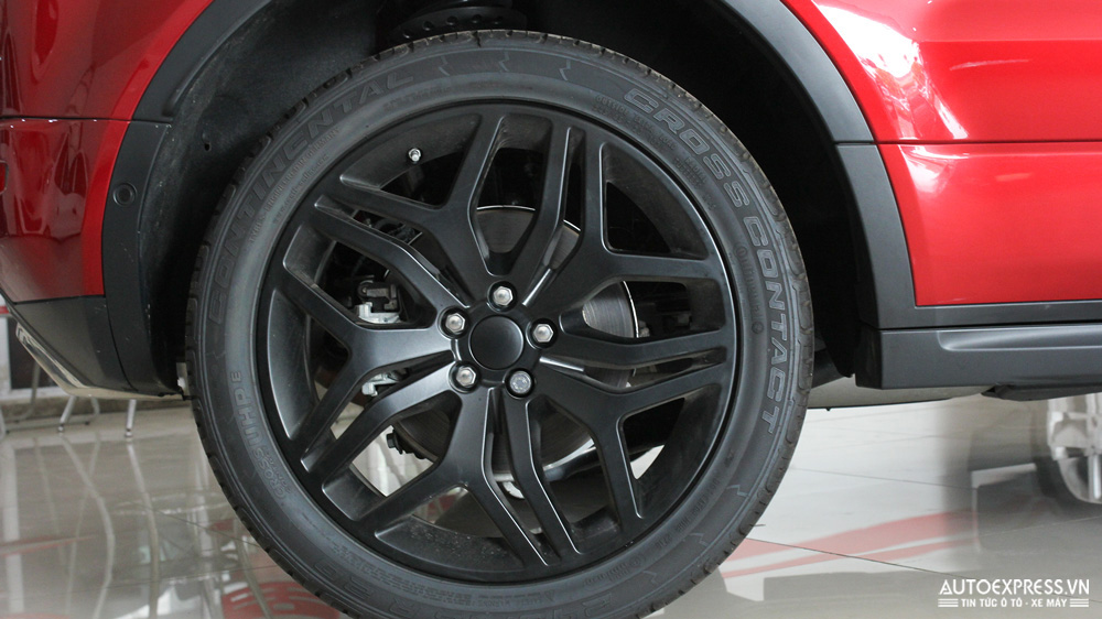 Range Rover Evoque trang bị la-zăng hợp kim 5 chấu 