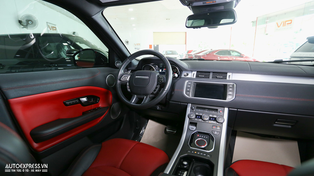 Nội thất Range Rover Evoque 2016 không có nhiều thay đổi trong thiết kế nội thất