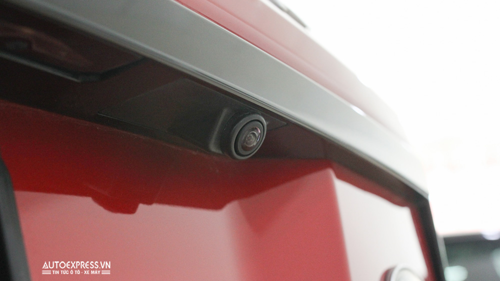 Range Rover Evoque 2016 trang bị camera và cảm biến lùi