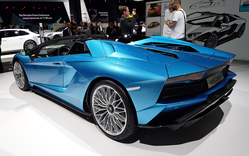 Lamborghini Aventador S mui trần ra mắt công chúng lần đầu tiên tại Đức